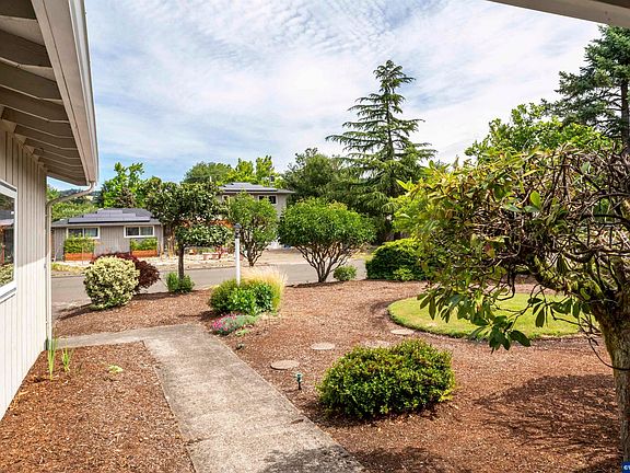 4th image of 2800 NW Ashwood Dr