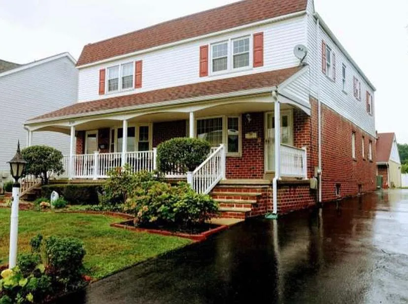256 Morris Ave photo 1