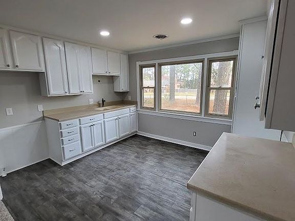 5th image of 3615 Lambert Ln