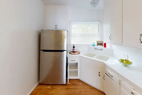 Rowena Avenue Apartments Photo 1