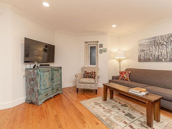 5th image of 501 Columbus Ave APT 1
