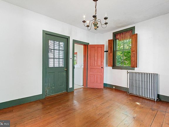 5th image of 544 W King St