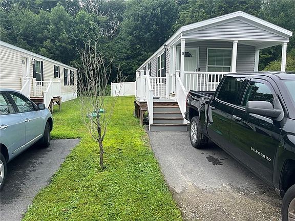 2nd image of 14 Hemlock Rd