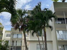 4215 N University Dr