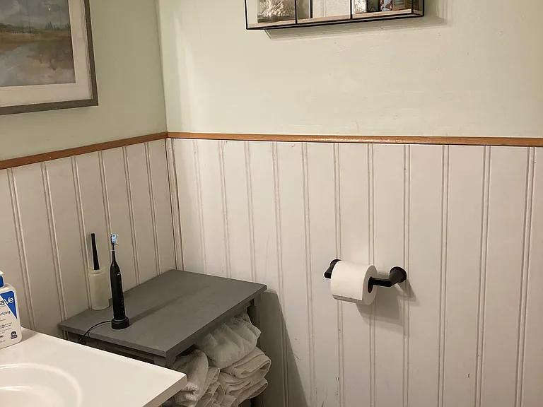 320 Malletts Bay Ave #C — Photo 7