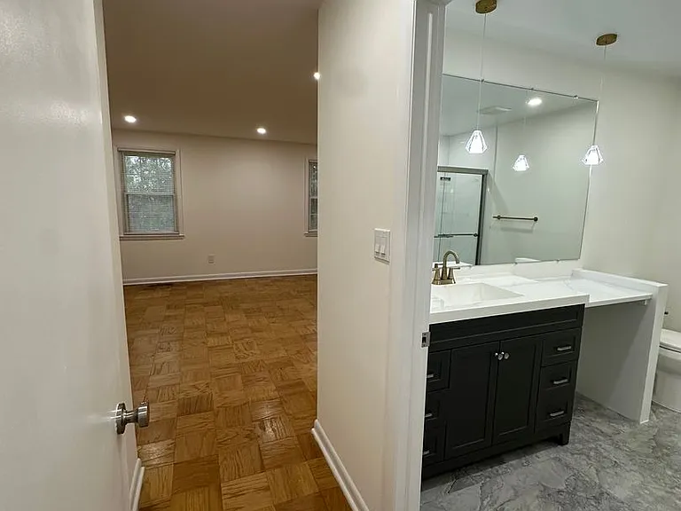 Melrose Apartments — Photo 47