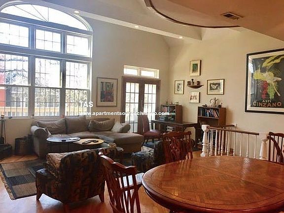2nd image of 1933 N Sedgwick St #2F