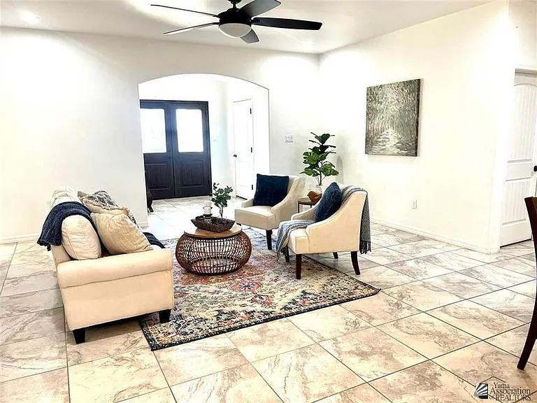 12608 E 48th Dr — Photo 3