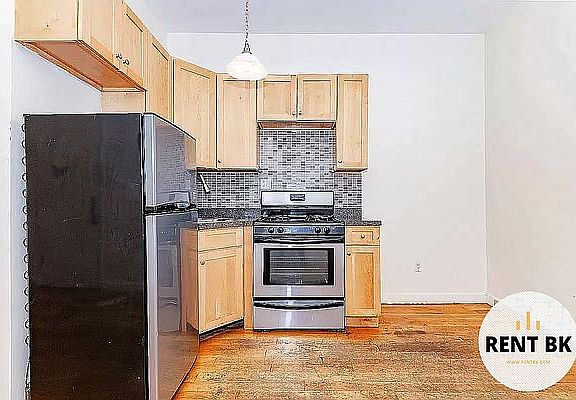 3rd image of 90 Wilson Ave #2R
