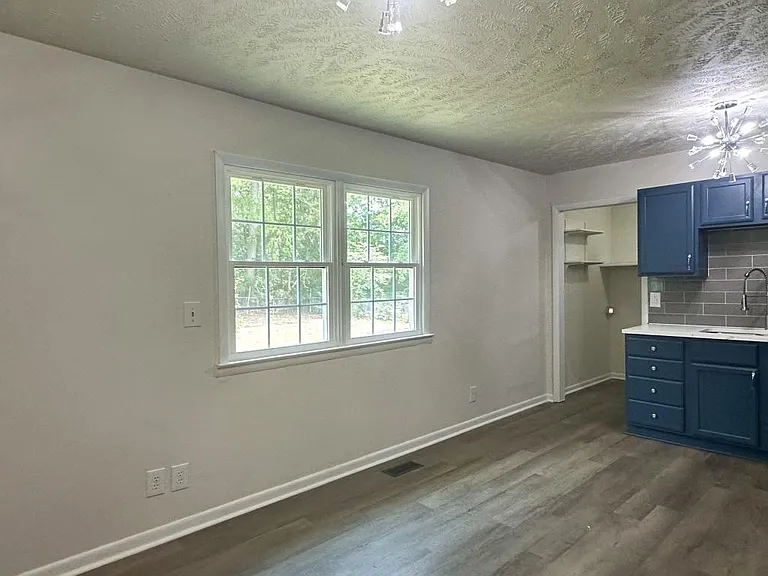 1609 Grandview Dr — Photo 4