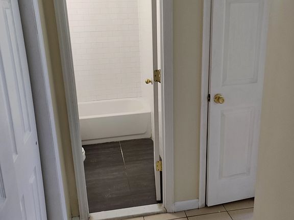 5th image of 1021 E 108th St APT Dd