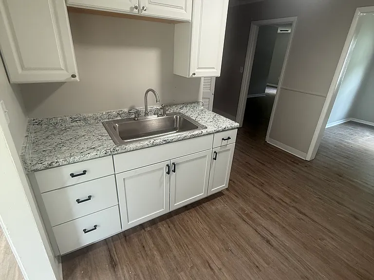 12202 Lena Ave — Photo 3
