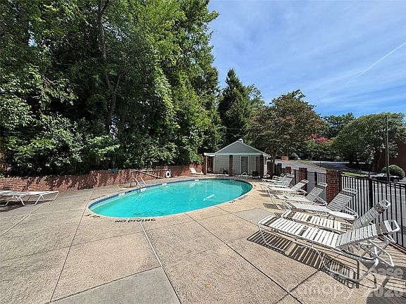 2nd image of 430 Queens Rd APT 632