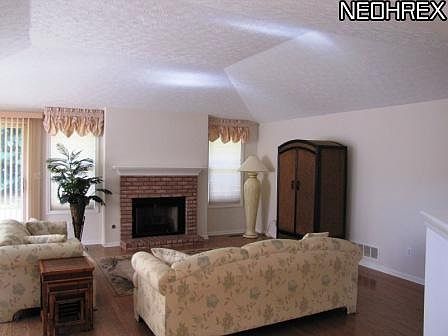 5th image of 18304 Woodhaven Dr