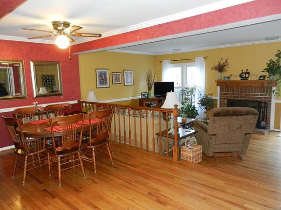 4th image of 5927 Berkshire Ct