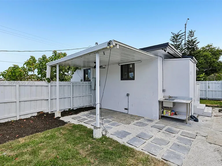 6595 SW 31st St — Photo 30