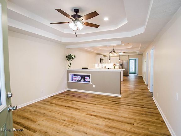 4th image of 2121 Bradley Ave