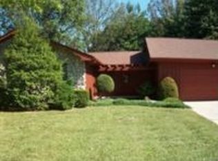 720 Old Orchard Dr, Benton, IL 62812