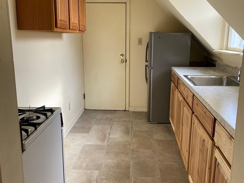 1st image of 622 N Adams St #2