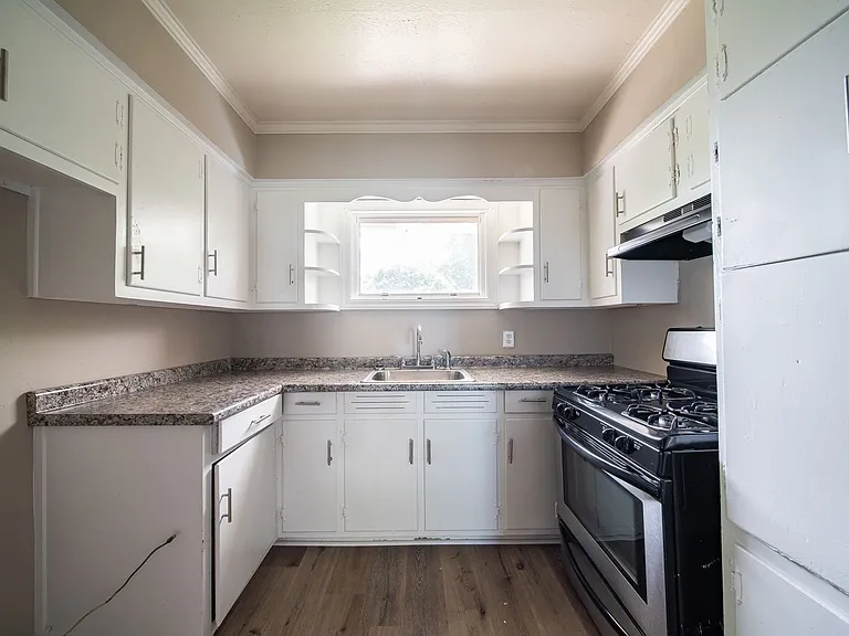 2204 7th Ave — Photo 5