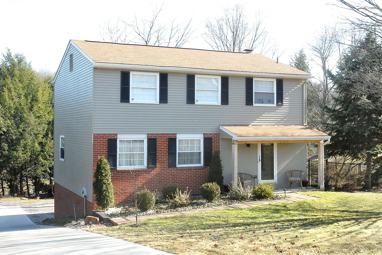 165 Kings Dr photo 1