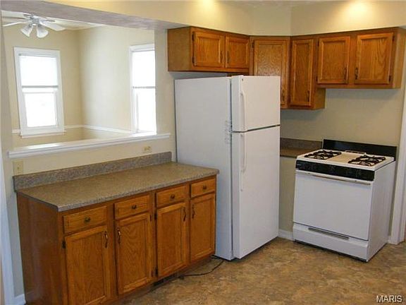 5th image of 7128 Tholozan Ave