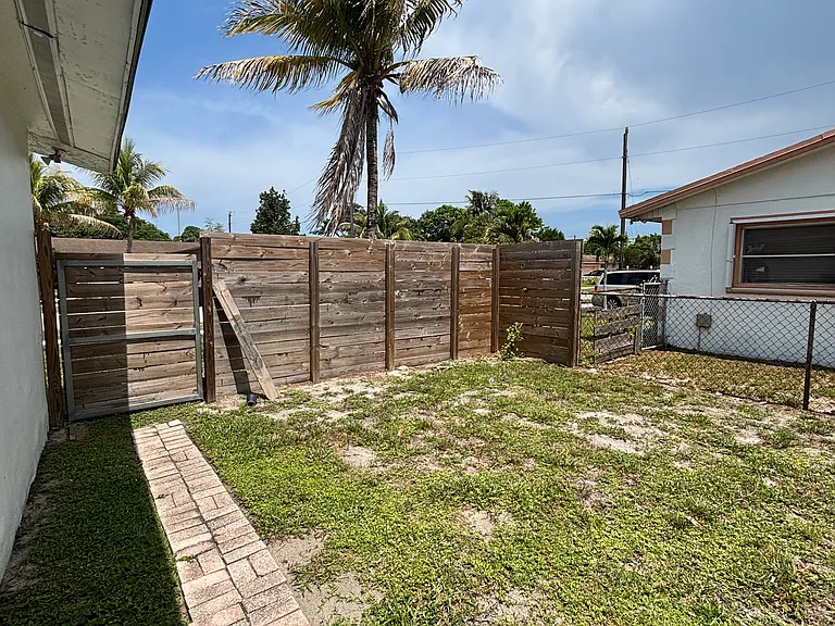 3020 NW 23rd St — Photo 28
