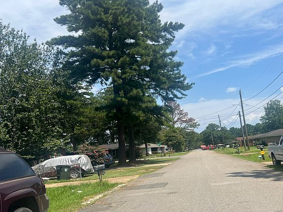 4th image of 3118 42nd Ave