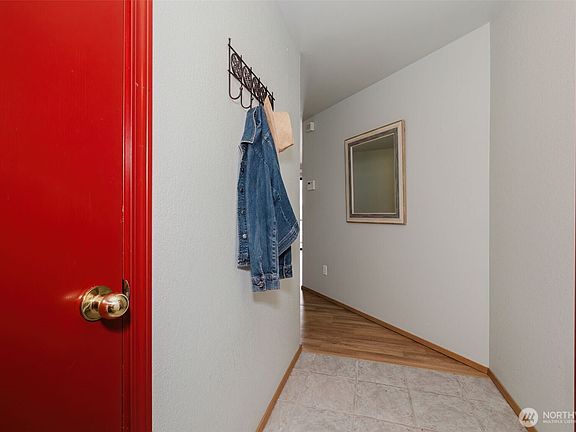 5th image of 819 Kitsap Street