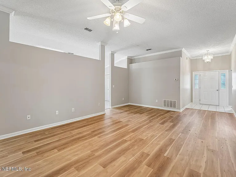 1219 Stern Way — Photo 5