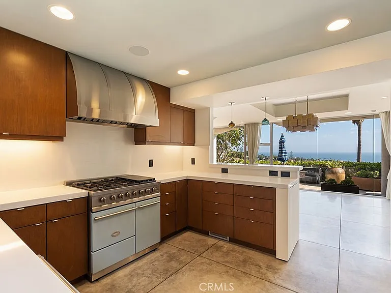 920 Skyline Dr — Photo 11