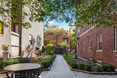 Rented by Aimee Grodanz, LREB