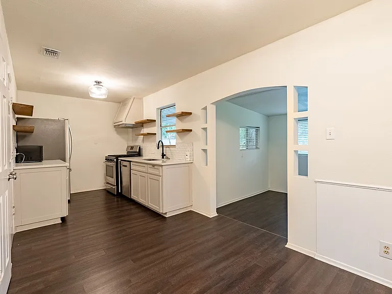 6505 Pevensey Dr — Photo 4