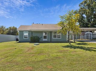 1070 S Reno Rd, Azle, TX 76020