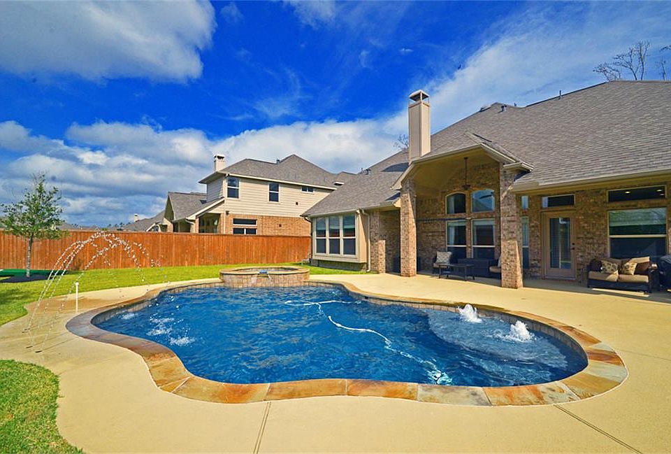 1st image of 18 Blue Bungalow Dr