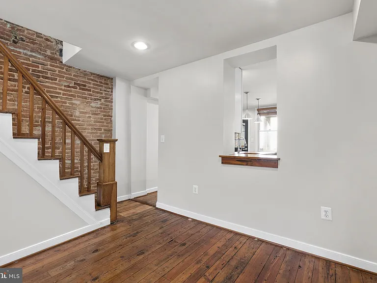 112 E Randall St — Photo 10