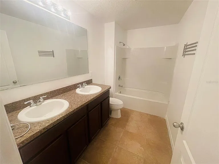 16616 Broadford Ln — Photo 23