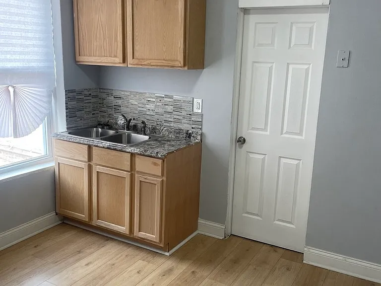 451 E 111th St SE #2R — Photo 2