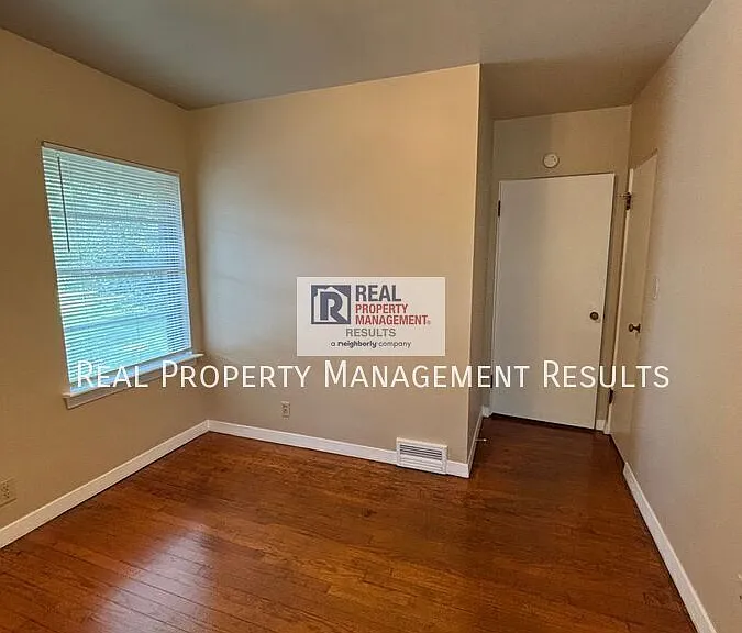 759 S Saint James Blvd — Photo 7