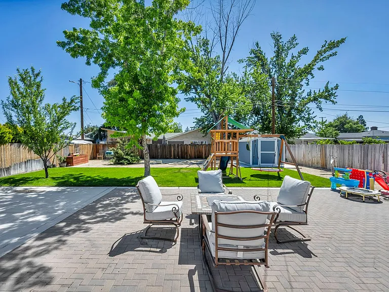 620 Belgrave Ave — Photo 37