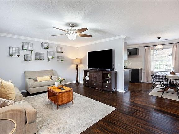 3rd image of 3292 Mayflower Dr