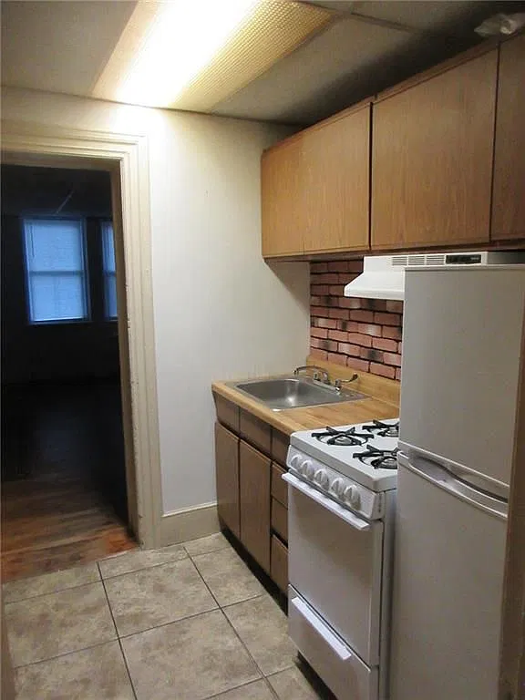 100 Bowen St — Photo 2