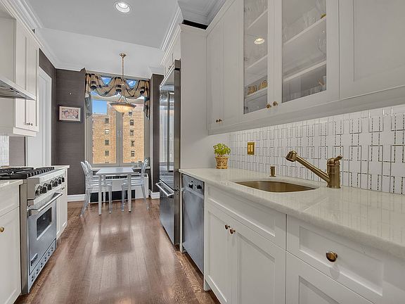 5th image of 400 E 51st St APT 10A