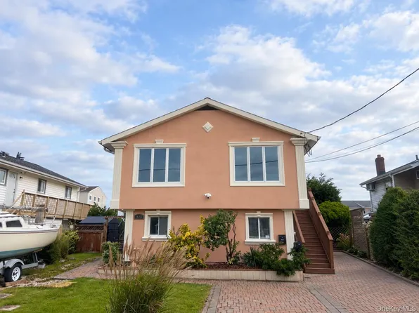 925 S Long Beach Avenue, Freeport, NY 11520