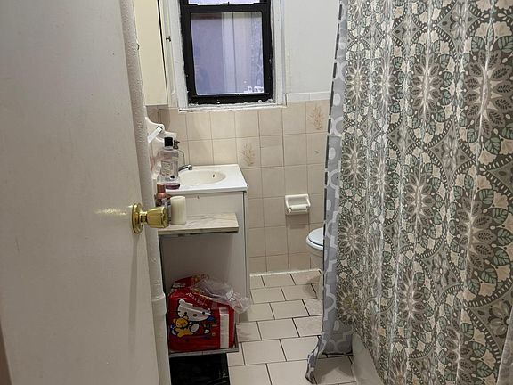 5th image of 143-54 Roosevelt Ave #14354