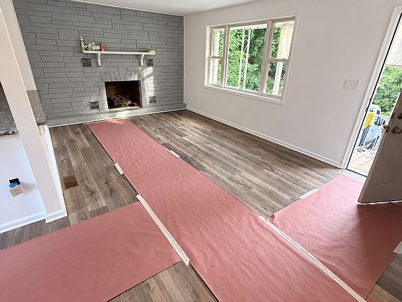 2nd image of 303 Willow Rd