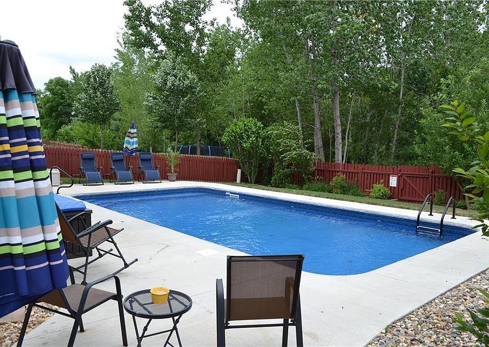 1st image of 1620 Honeysuckle Dr