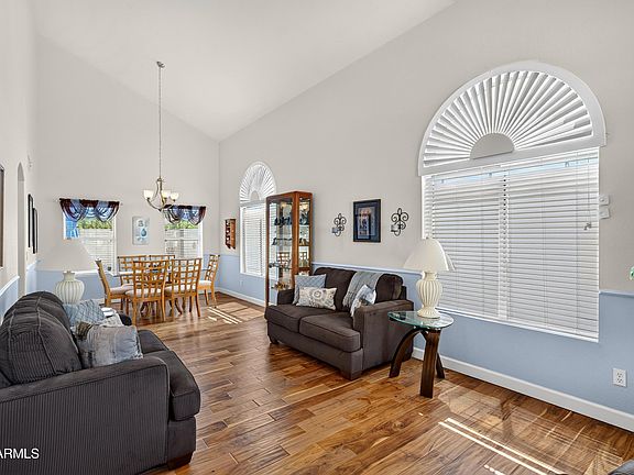 5th image of 337 E SHERRI Drive