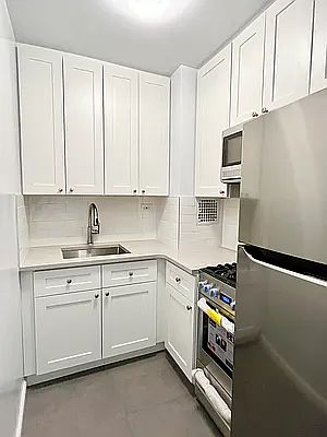 4th image of 345 E 54th St APT 6A