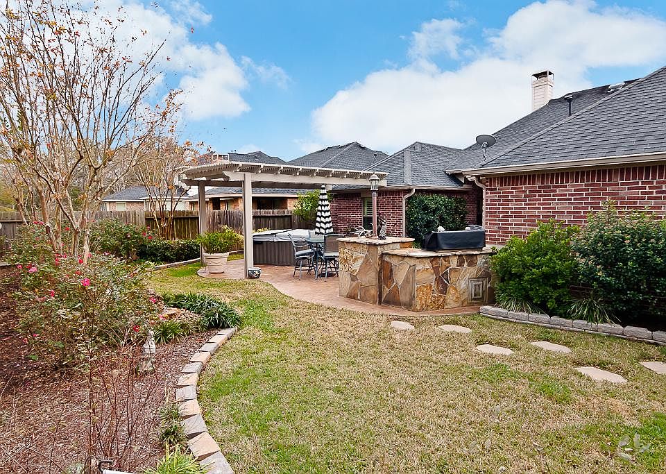 1st image of 2410 Shadow Oaks Dr